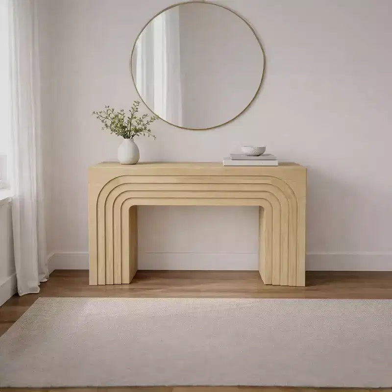 Tavolo Consolle Divano Royal Hampton, 53 Pollici, Arco Scolpito, Legno di Mango Beige Chiaro
