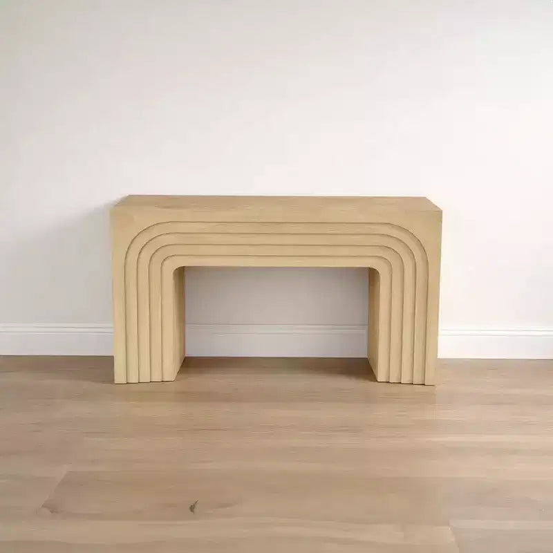 Tavolo Consolle Divano Royal Hampton, 53 Pollici, Arco Scolpito, Legno di Mango Beige Chiaro