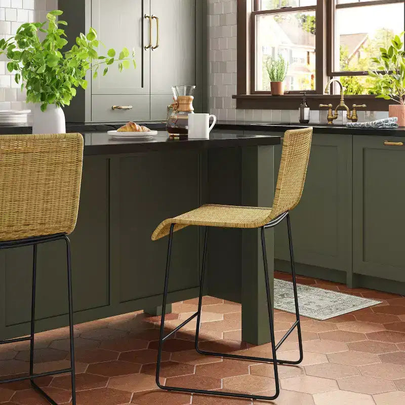 Sgabello da bar Chapin in rattan moderno ad altezza bancone con gambe in metallo Beige - Threshold™: Seduta quadrata, Base a slitta