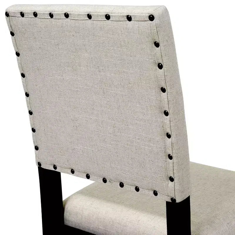Sgabello da bar Eliza impunturato in 2 pezzi, altezza bancone, nero/beige: rivestito, borchie, gambe in legno - HOMES: Inside + Out