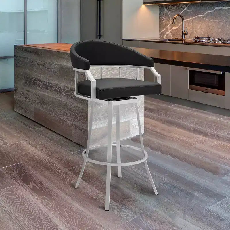 Sgabello da bar Palmdale da 26" altezza bancone con finta pelle nera e finitura in acciaio inossidabile spazzolato - Armen Living: Girevole, Imbottito, Design Moderno