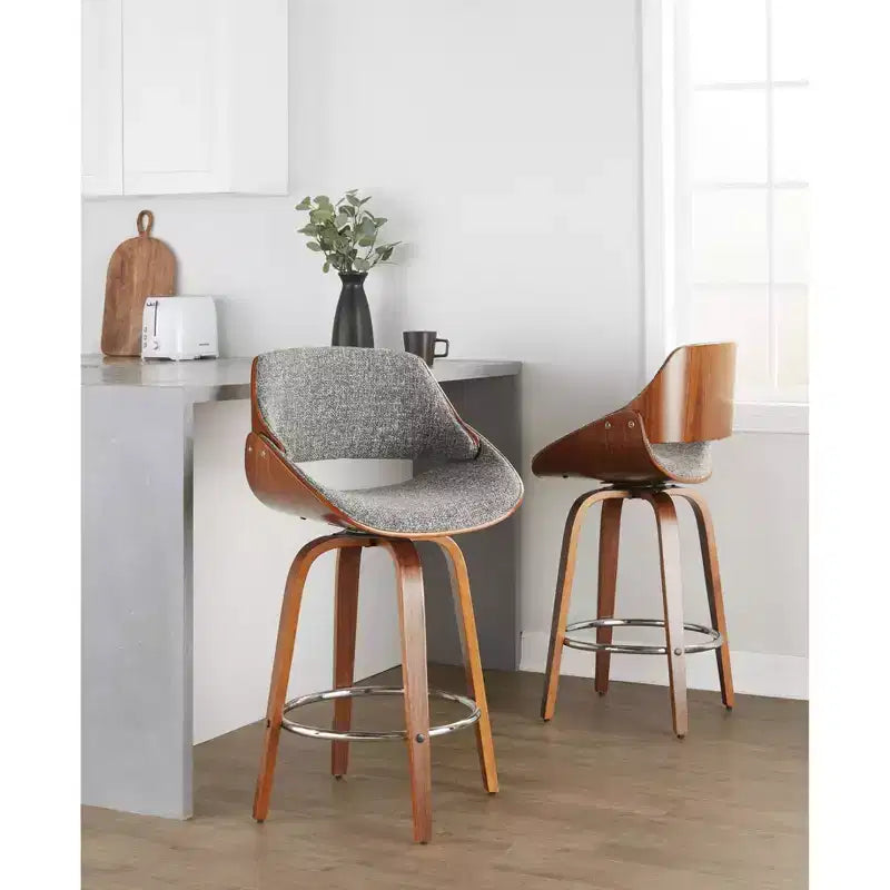 Set di 2 sgabelli da bar altezza bancone Fabrizzi noce/cromo/grigio: girevoli, imbottiti, struttura in legno - LumiSource