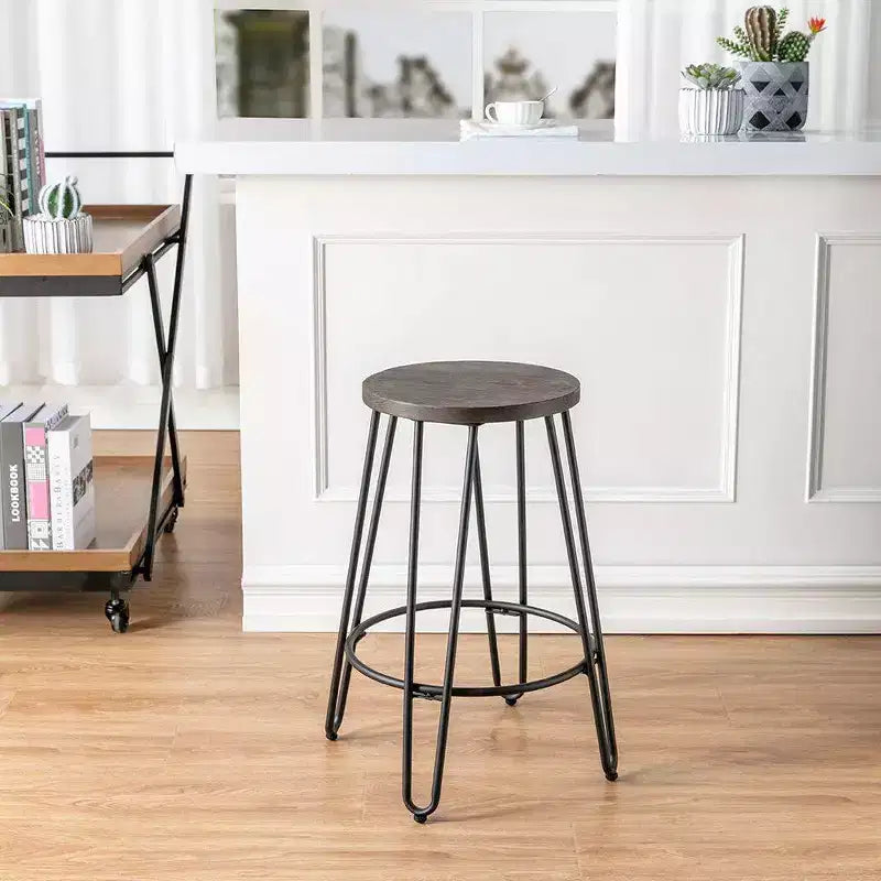 Sgabello da bar Quinn altezza bancone 24" nero - Ace Bayou: Stile industriale moderno, base in acciaio, sedile rotondo in legno