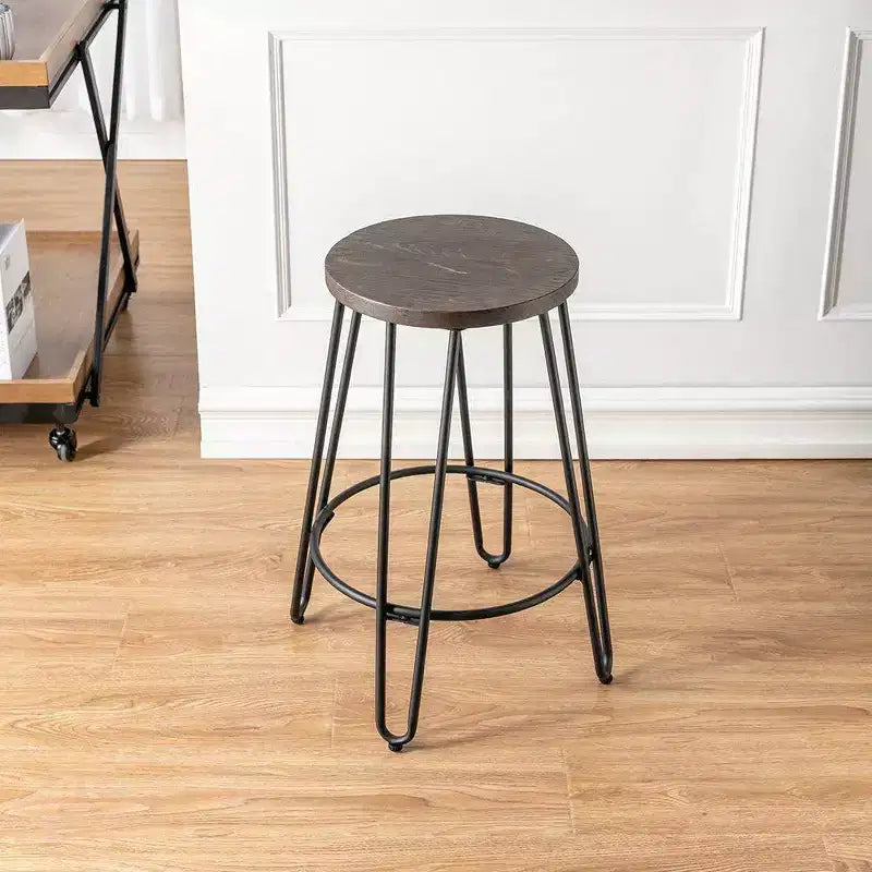 Sgabello da bar Quinn altezza bancone 24" nero - Ace Bayou: Stile industriale moderno, base in acciaio, sedile rotondo in legno
