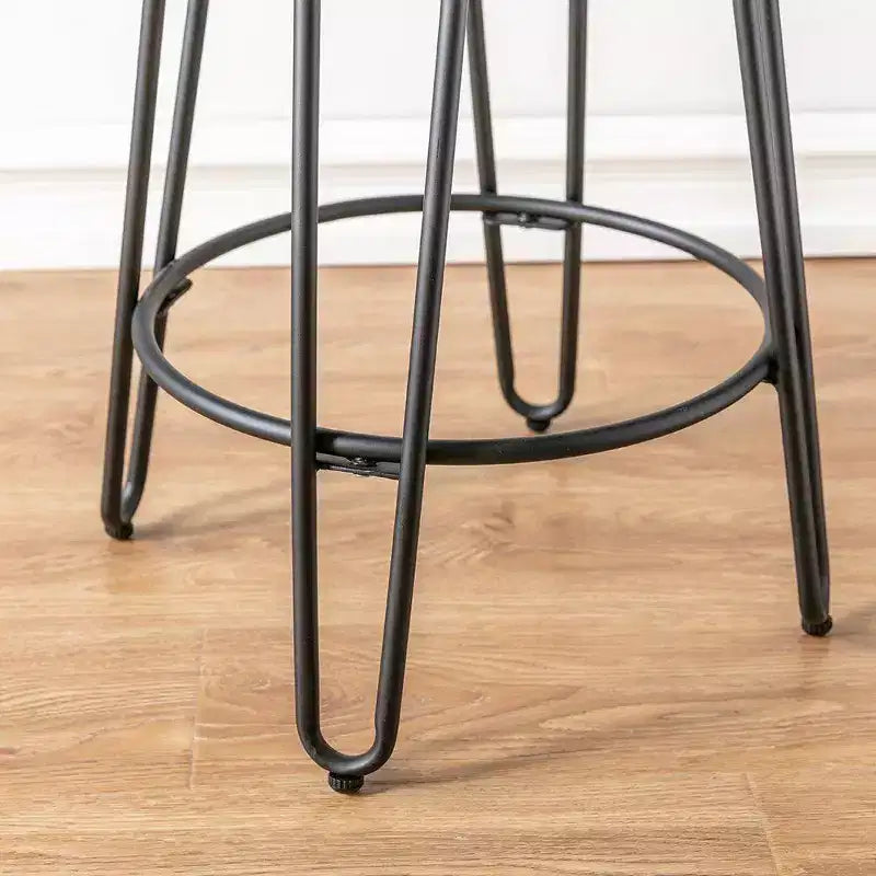 Sgabello da bar Quinn altezza bancone 24" nero - Ace Bayou: Stile industriale moderno, base in acciaio, sedile rotondo in legno
