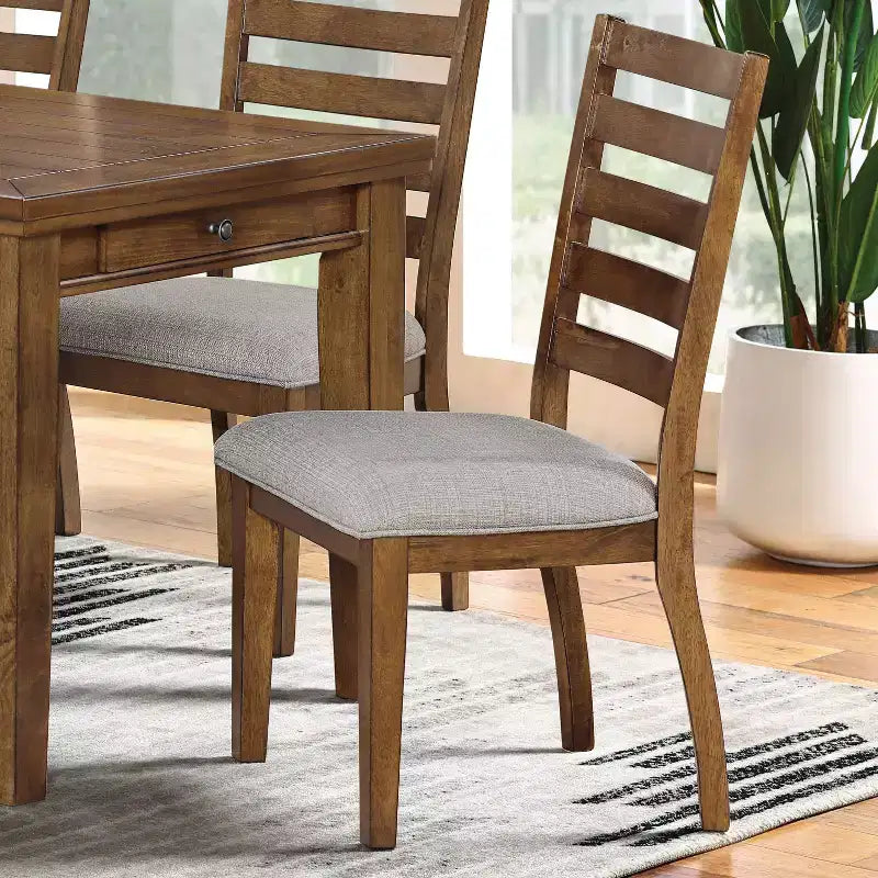 HOMES: Inside + Out Set di 2 Sedie da Pranzo Transizionali Snowwhisp con Sedile Imbottito Noce/Grigio Chiaro
