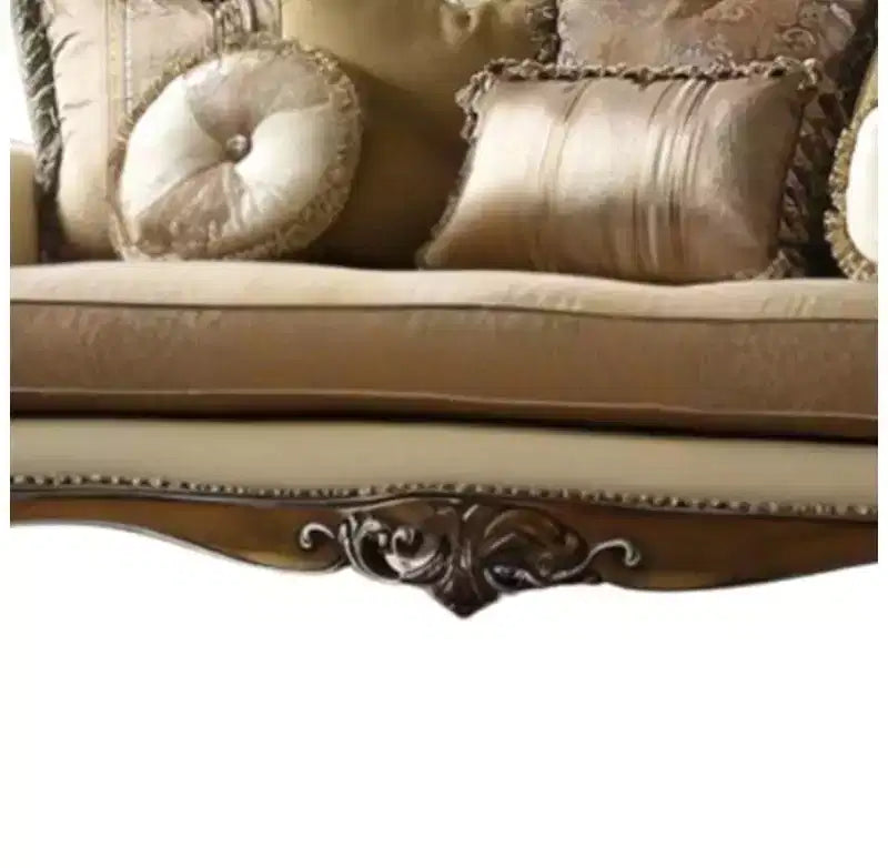Divano in tessuto Latisha Acme Furniture 88", motivo colore Tortora/Quercia Antico: include 4 cuscini, finiture borchiate, struttura in legno