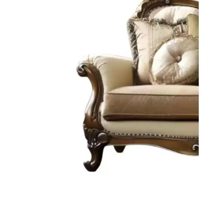 Divano in tessuto Latisha Acme Furniture 88", motivo colore Tortora/Quercia Antico: include 4 cuscini, finiture borchiate, struttura in legno