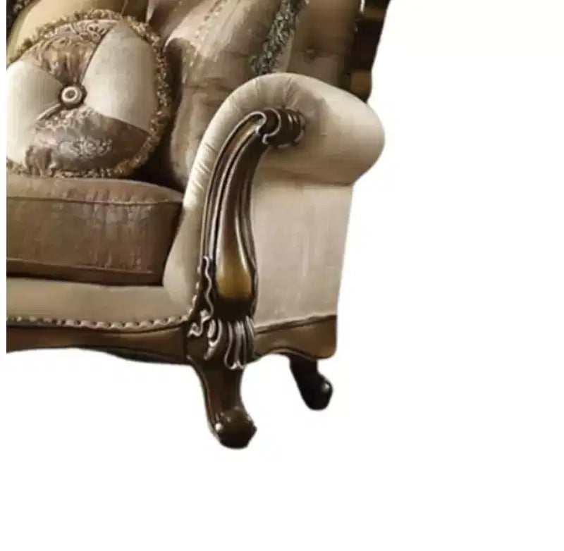 Divano in tessuto Latisha Acme Furniture 88", motivo colore Tortora/Quercia Antico: include 4 cuscini, finiture borchiate, struttura in legno
