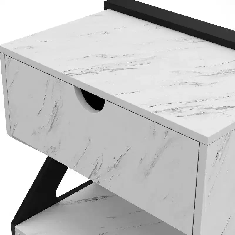 Comodino Galahad moderno in similmarmo bianco con cassetto - miBasics: Struttura in MDF, Ripiano a giorno, Finitura liscia, Capacità 22,6 kg