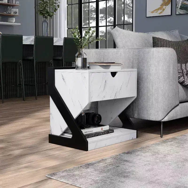 Comodino Galahad moderno in similmarmo bianco con cassetto - miBasics: Struttura in MDF, Ripiano a giorno, Finitura liscia, Capacità 22,6 kg