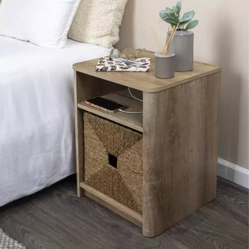 Comodino Storied Home Radius, scomparto portaoggetti quadrato, Quercia Costiera: Stile moderno da fattoria, resistente ai graffi, fessura per la ricarica dei dispositivi