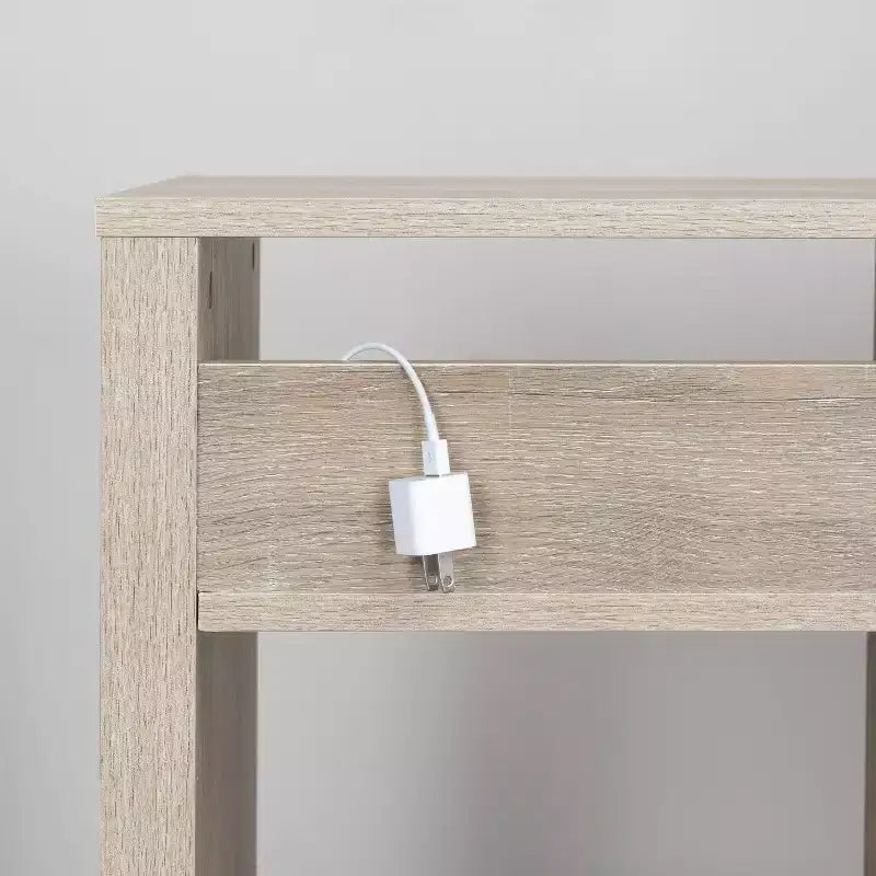 Comodino Storied Home Radius, scomparto portaoggetti quadrato, Quercia Costiera: Stile moderno da fattoria, resistente ai graffi, fessura per la ricarica dei dispositivi