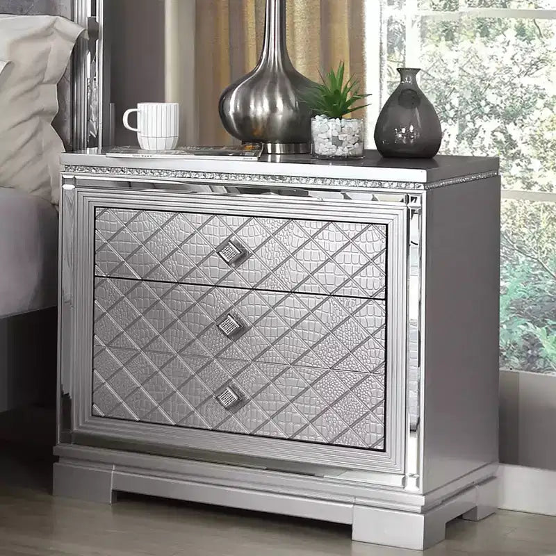 Comodino a 2 cassetti con porta USB, colore argento, stile glamour, 1 persona