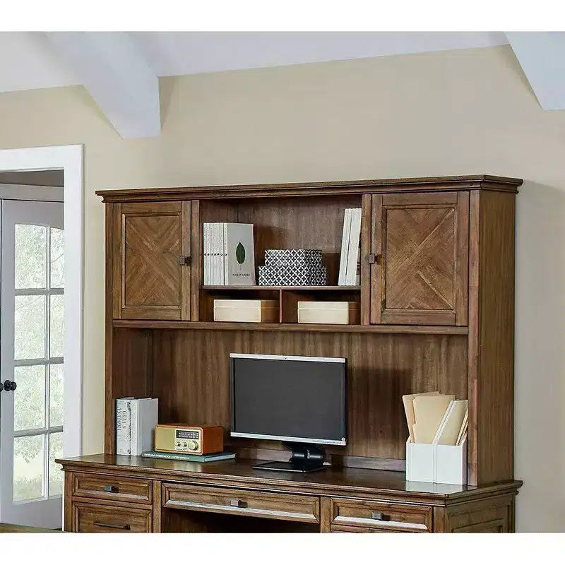 Martin Furniture Porter Credenza in Legno Tradizionale con Ante Marrone: 111,76 cm di altezza, nessun assemblaggio richiesto, 173,99 cm di larghezza