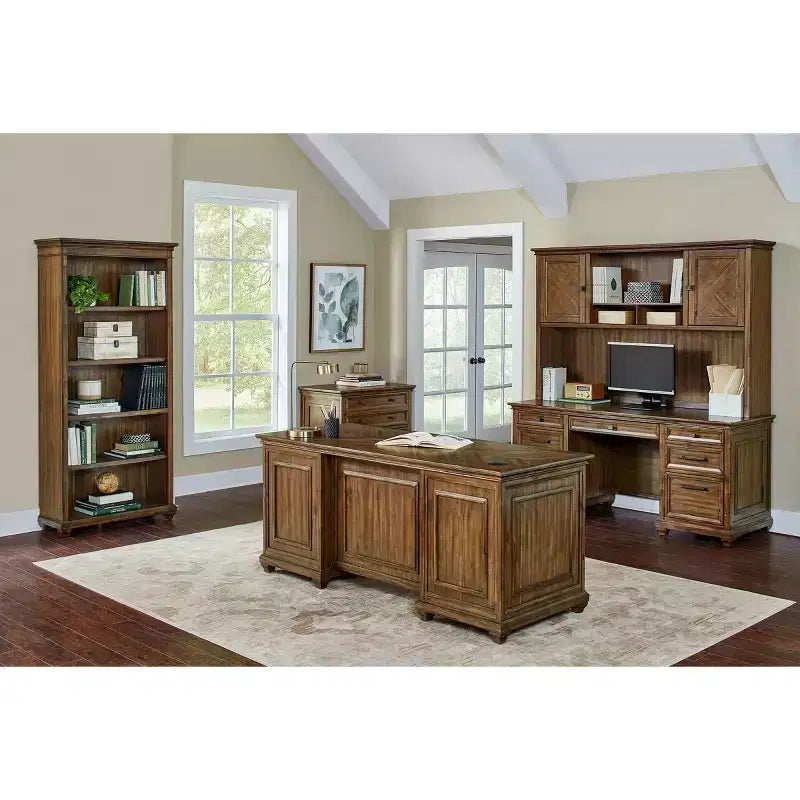 Martin Furniture Porter Credenza in Legno Tradizionale con Ante Marrone: 111,76 cm di altezza, nessun assemblaggio richiesto, 173,99 cm di larghezza