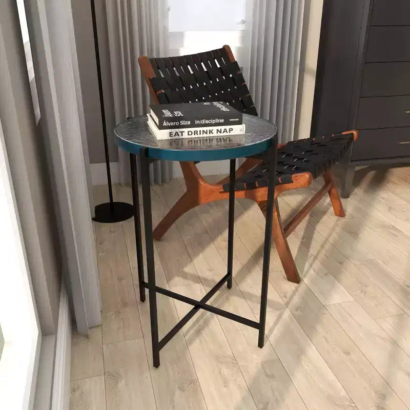 Tavolino accentato a forma di X in metallo Olivia & May con piano in vetro testurizzato nero: design contemporaneo, nessun assemblaggio richiesto
