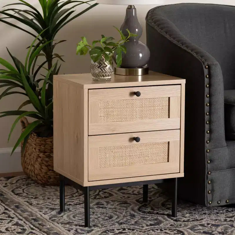 Baxton Studio Sherwin, comodino a 2 cassetti con inserti in rattan intrecciato, marrone chiaro/nero: mobile contenitore di metà secolo, base in metallo