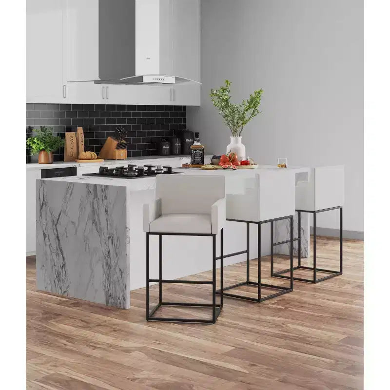 Sgabello da bar imbottito in ecopelle crema/grigio con braccioli, altezza fissa, 1 posto
