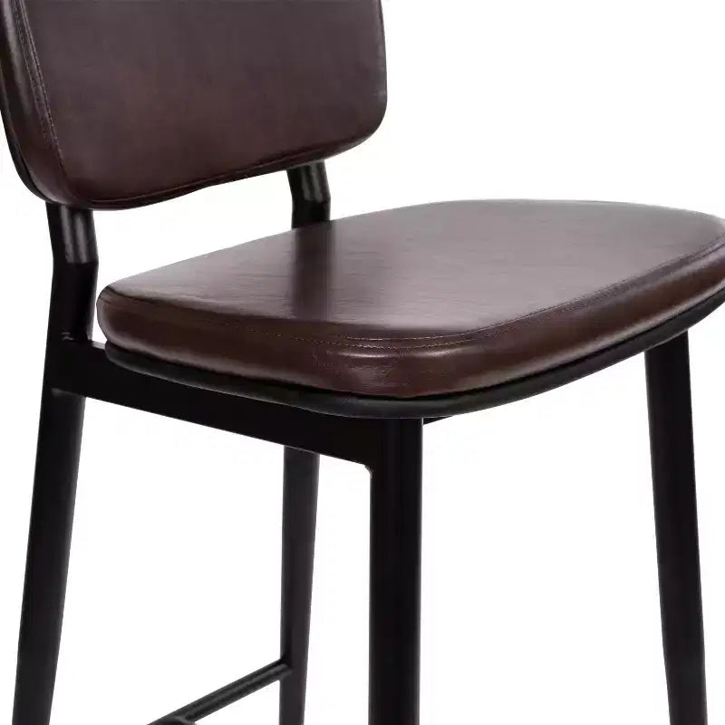 Sgabelli Flash Furniture Kenzie di Grado Commerciale a Schienale Medio - Rivestimento in LeatherSoft - Telaio in Ferro con Poggiapiedi Integrato - Set da 2