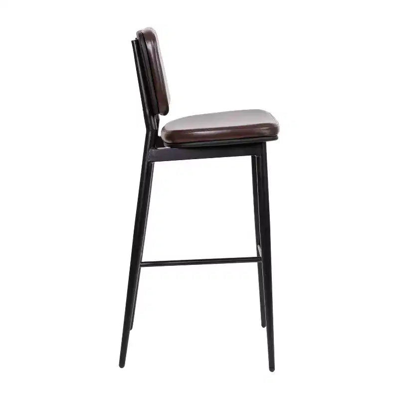 Sgabelli Flash Furniture Kenzie di Grado Commerciale a Schienale Medio - Rivestimento in LeatherSoft - Telaio in Ferro con Poggiapiedi Integrato - Set da 2
