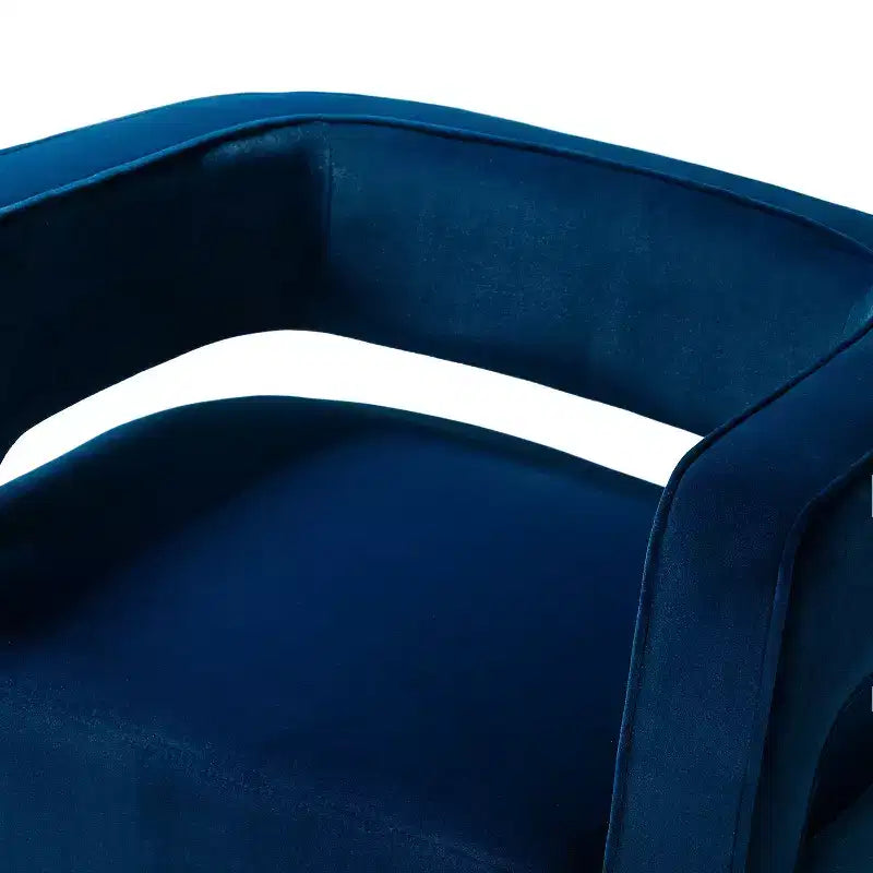 Poltrona girevole a botte in velluto Edise per soggiorno con base in metallo | Karat Home
