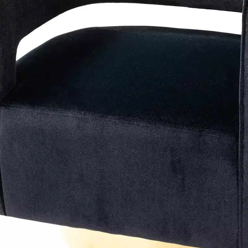 Poltrona girevole a botte in velluto Edise per soggiorno con base in metallo | Karat Home
