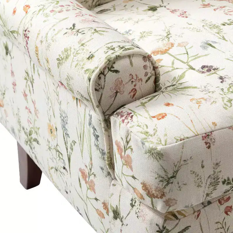 Poltrona da salotto comoda Dani con gambe in legno massello | KARAT HOME