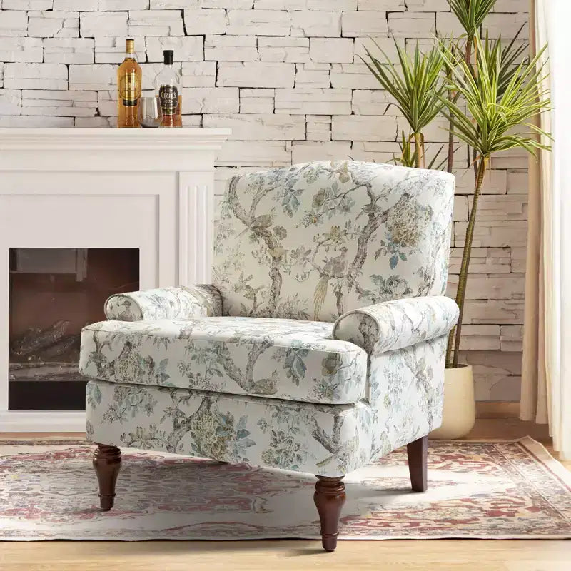 Poltrona da salotto comoda Dani con gambe in legno massello | KARAT HOME