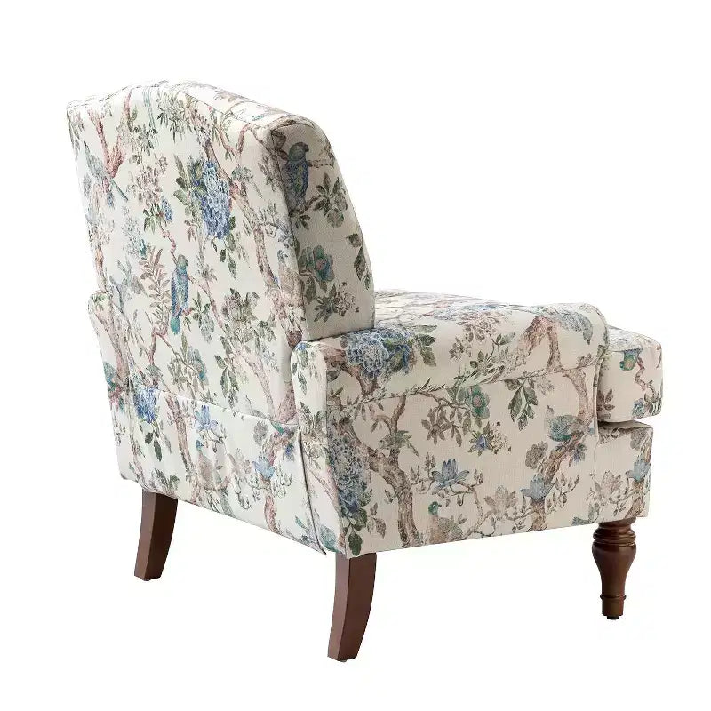Poltrona da salotto comoda Dani con gambe in legno massello | KARAT HOME