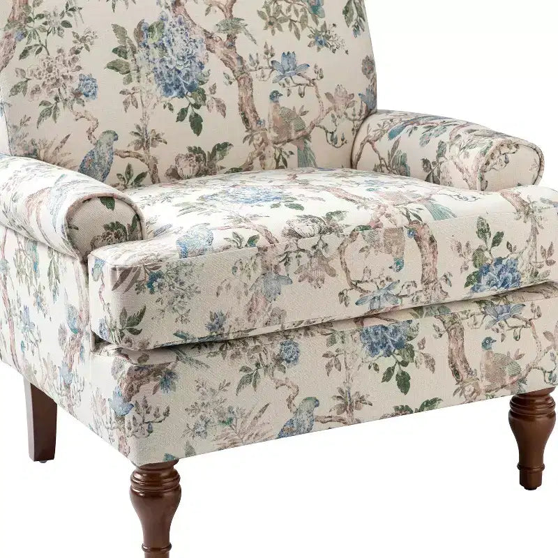 Poltrona da salotto comoda Dani con gambe in legno massello | KARAT HOME