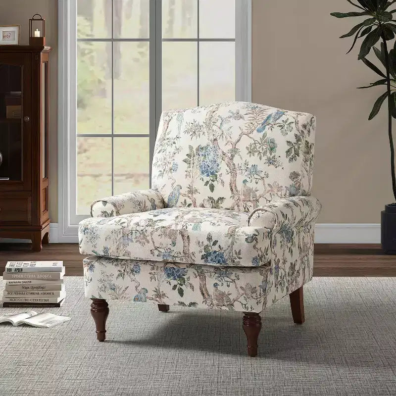 Poltrona da salotto comoda Dani con gambe in legno massello | KARAT HOME