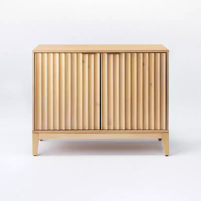 Credenza a due ante marrone "Thousand Oaks Wood Scalloped" - Threshold designed with Studio McGee