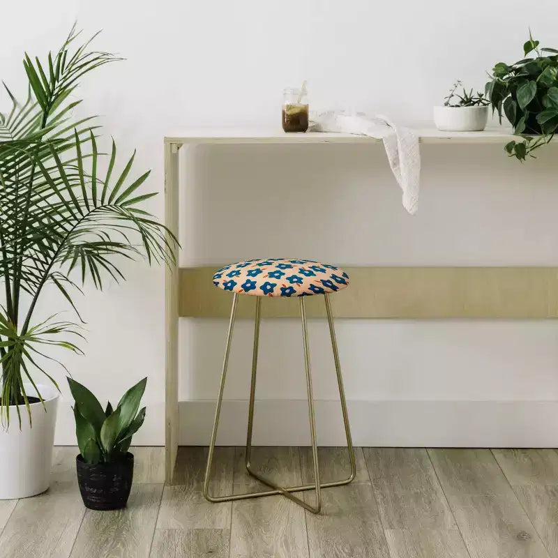 Sgabello da bar ad altezza bancone "Wonky Spring Flowers" di Maritza Lisa - Deny Designs