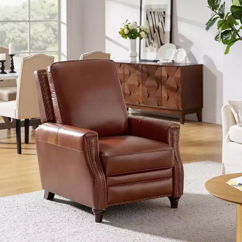 Poltrona reclinabile Theresa in vera pelle, stile transitorio, con borchie, per soggiorno e camera da letto | ART OF LIVING DESIGNS