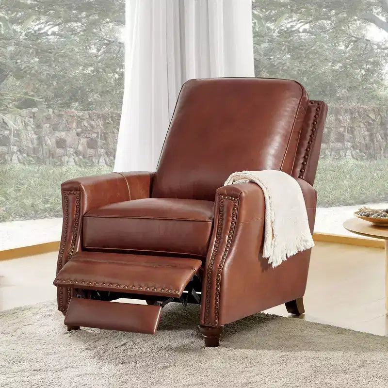 Poltrona reclinabile Theresa in vera pelle, stile transitorio, con borchie, per soggiorno e camera da letto | ART OF LIVING DESIGNS