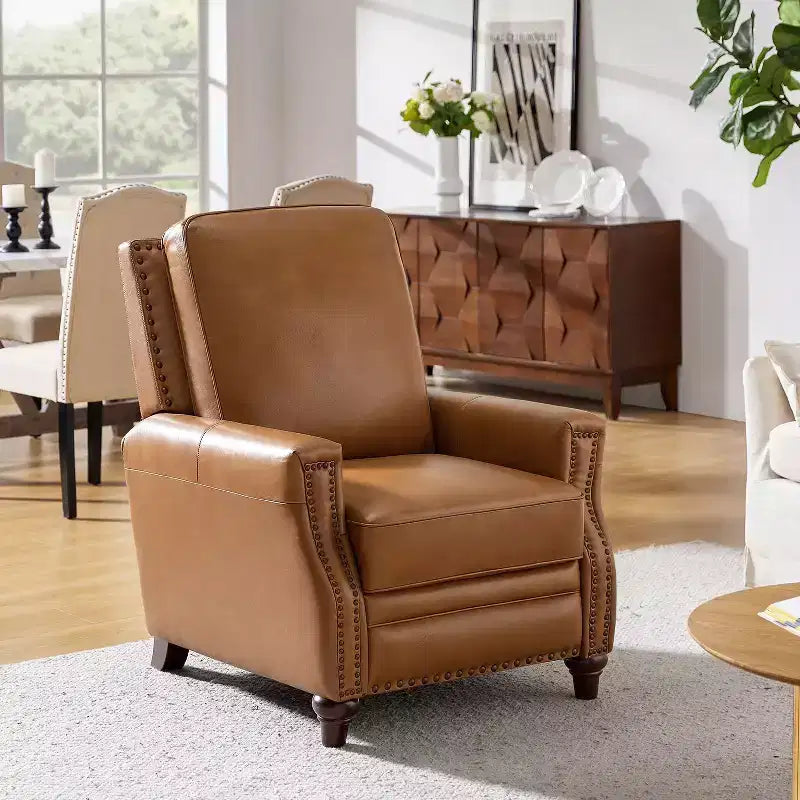 Poltrona reclinabile Theresa in vera pelle, stile transitorio, con borchie, per soggiorno e camera da letto | ART OF LIVING DESIGNS