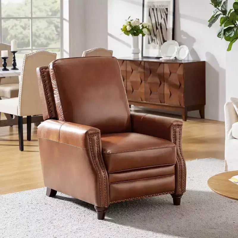 Poltrona reclinabile Theresa in vera pelle, stile transitorio, con borchie, per soggiorno e camera da letto | ART OF LIVING DESIGNS