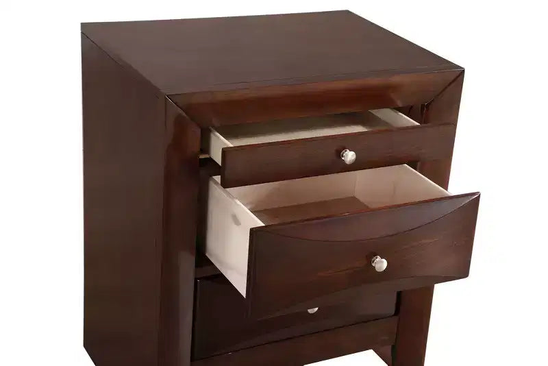 Comodino Marilla a 3 cassetti di Passion Furniture (71 cm A x 58 cm L x 43 cm P)