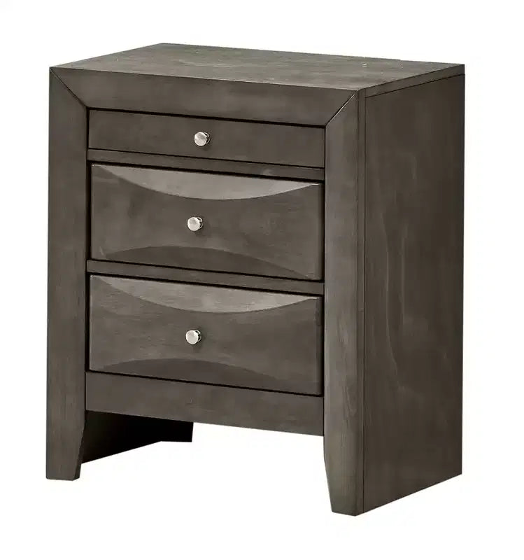 Comodino Marilla a 3 cassetti di Passion Furniture (71 cm A x 58 cm L x 43 cm P)