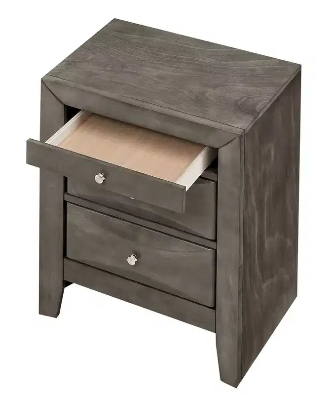 Comodino Marilla a 3 cassetti di Passion Furniture (71 cm A x 58 cm L x 43 cm P)