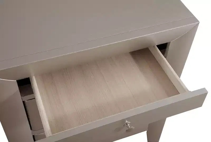 Comodino Marilla a 3 cassetti di Passion Furniture (71 cm A x 58 cm L x 43 cm P)