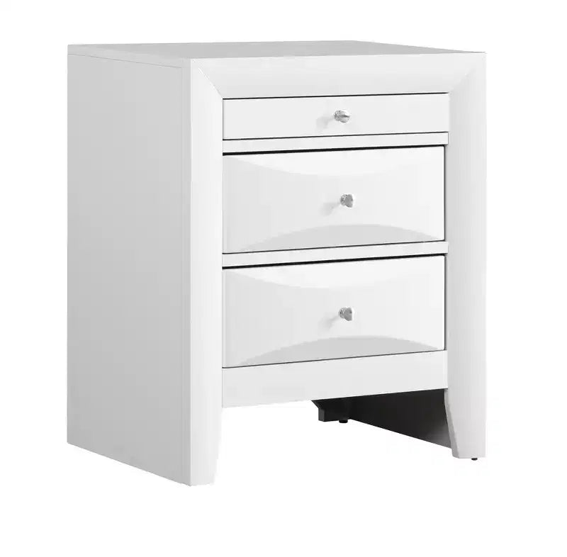 Comodino Marilla a 3 cassetti di Passion Furniture (71 cm A x 58 cm L x 43 cm P)