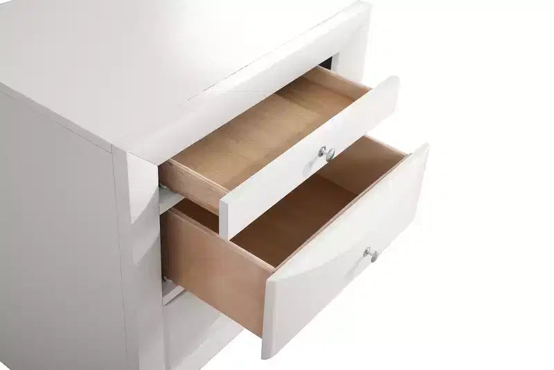 Comodino Marilla a 3 cassetti di Passion Furniture (71 cm A x 58 cm L x 43 cm P)