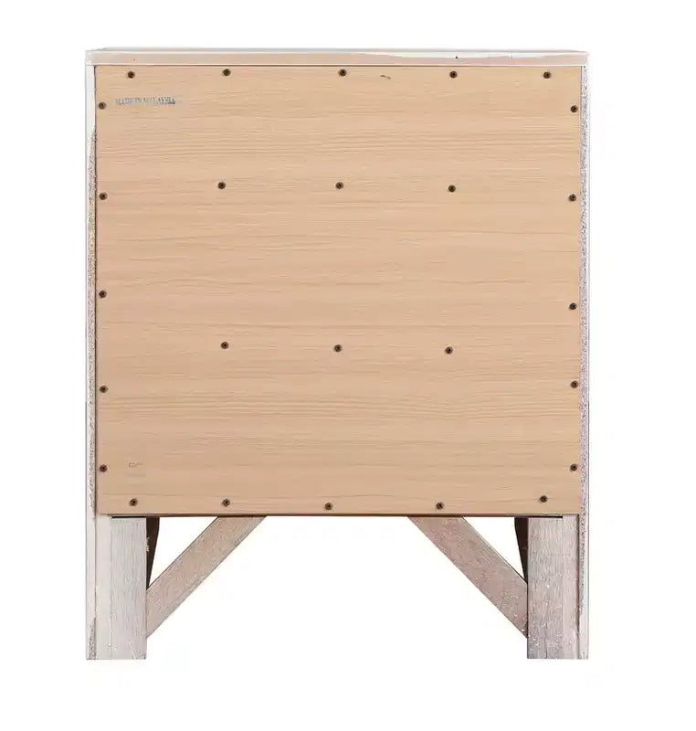 Comodino Marilla a 3 cassetti di Passion Furniture (71 cm A x 58 cm L x 43 cm P)