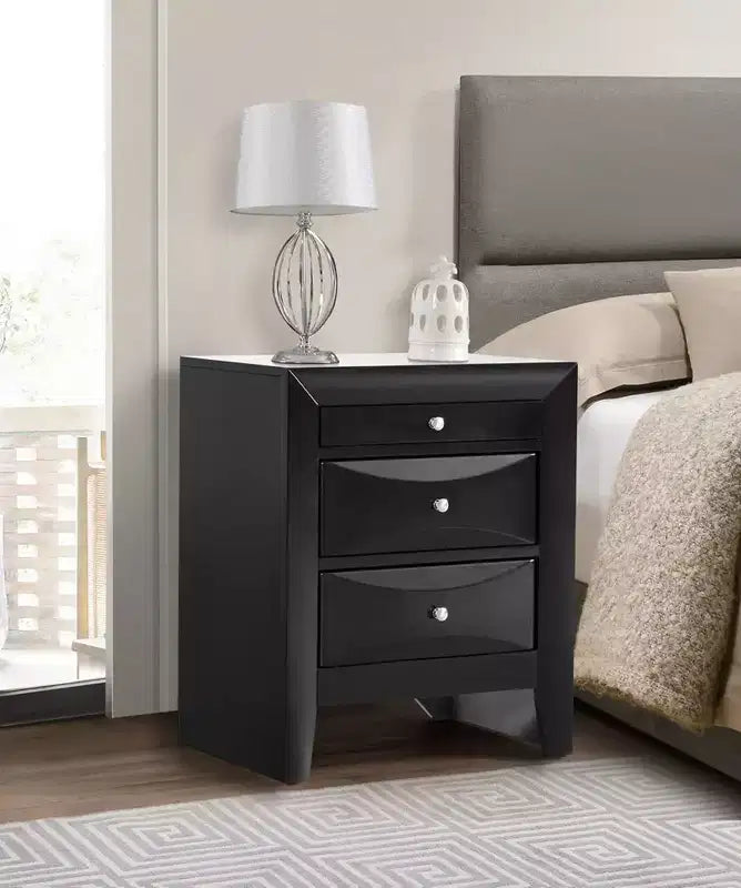 Comodino Marilla a 3 cassetti di Passion Furniture (71 cm A x 58 cm L x 43 cm P)
