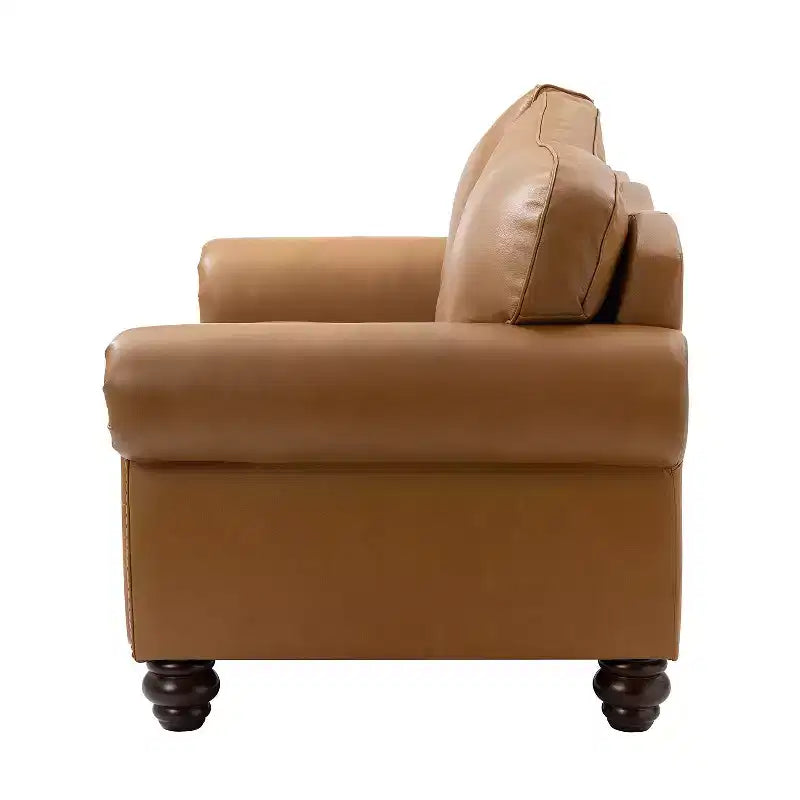 Divanetto Chesterfield Antonia largo 152 cm in vera pelle con finiture borchiate e braccioli arrotolati