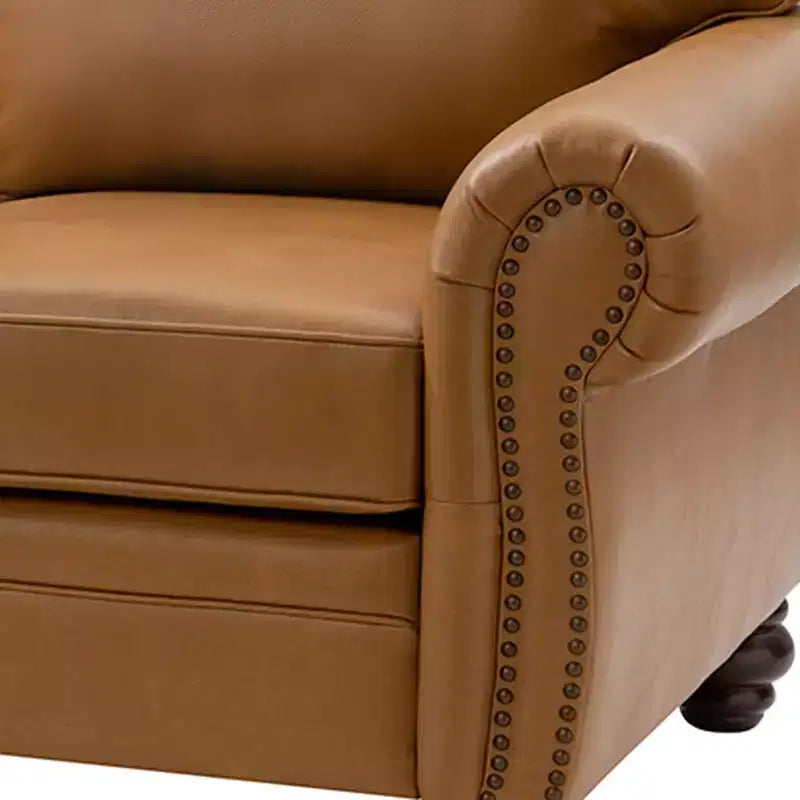 Divanetto Chesterfield Antonia largo 152 cm in vera pelle con finiture borchiate e braccioli arrotolati