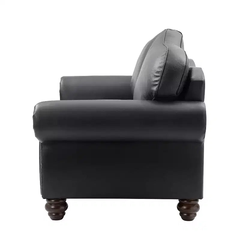 Divanetto Chesterfield Antonia largo 152 cm in vera pelle con finiture borchiate e braccioli arrotolati