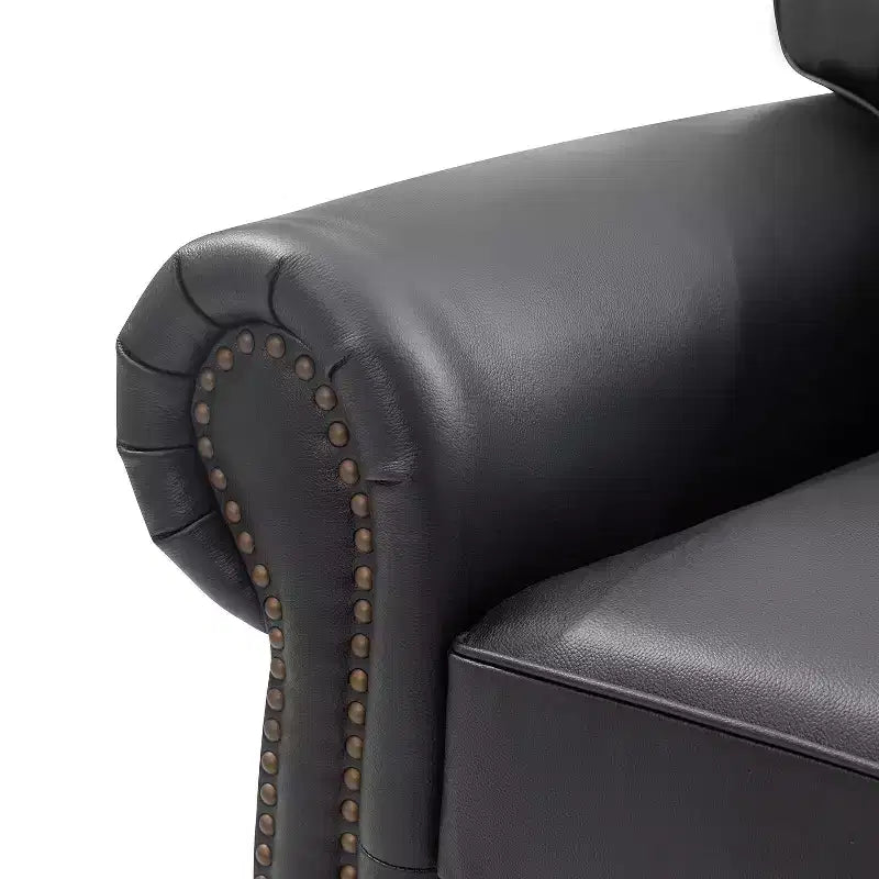 Divanetto Chesterfield Antonia largo 152 cm in vera pelle con finiture borchiate e braccioli arrotolati